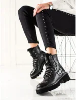 Vynikajúce dámske čierne členkové topánky na plochom podpätku Vynikajúce dámske čierne členkové topánky na plochom podpätku