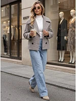 Dámsky krátky dvojradový kabát v béžovej farbe FashionStreet NY0813 Dámsky krátky dvojradový kabát v béžovej farbe FashionStreet NY0813