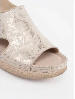 Moderné dámske sandále Jasnobeżowy na plochom podpätku