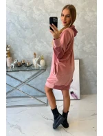 Velúrové šaty s kapucňou tmavo ružové