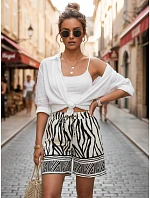 Dámske letné šortky s viazaním a čierno-bielou potlačou FashionStreet SY0541 Dámske letné šortky s viazaním a čierno-bielou potlačou FashionStreet SY0541