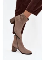 Zamszowe Botki Na Słupku Ocieplane Z Ozdobnym Detalem Artiker 57C0014 Beżowe