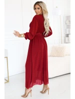 639-1 Elegantné plisované maxi šaty s opaskom a obálkovým výstrihom - bordové