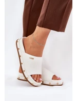 Dámske papuče na platforme s cvočkami Big Star - biele