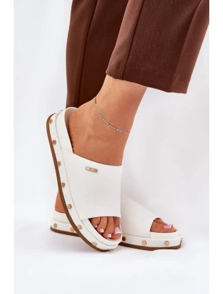 Dámske papuče na platforme s cvočkami Big Star - biele