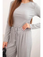 Dámsky viskózový komplet s blúzkou a širokými nohavicami sivej farby