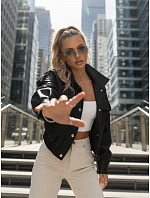 Dámska bunda z ekokože s rebrovaným lemom a golierom čierna FashionStreet TY5646 Dámska bunda z ekokože s rebrovaným lemom a golierom čierna FashionStreet TY5646