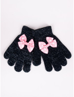 Dievčenské päťprsté rukavice Yoclub s mašľou RED-0070G-AA50-009 Black