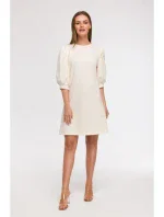 B291 Šaty áčkového strihu s rukávmi - vanilka