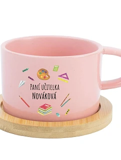 Personalizovaný keramický hrnček „MAKRONKA“ pre pani učiteľku/pána učiteľa (učebné pomôcky)