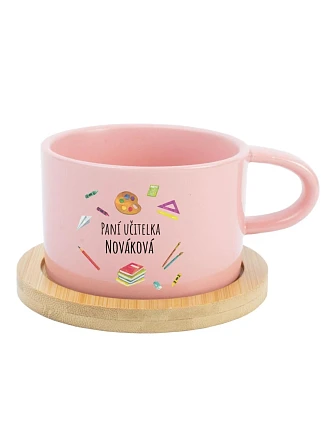 Personalizovaný keramický hrnček „MAKRONKA“ pre pani učiteľku/pána učiteľa (učebné pomôcky)