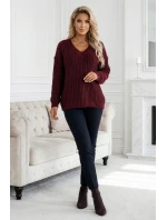 661-1 Teplý oversize sveter s vlnenou väzbou a výstrihom do V - bordový