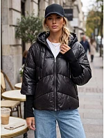 Krátka dámska prešívaná bunda s kapucňou, čierna, FashionStreet TY5797 Krátka dámska prešívaná bunda s kapucňou, čierna, FashionStreet TY5797