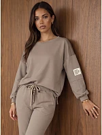 Dámska tepláková súprava „Masełko Fango“ od FashionStreet, model AY1234 Dámska tepláková súprava „Masełko Fango“ od FashionStreet, model AY1234