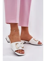 Eleganckie Klapki Damskie Na Klocku Ze Złotym Detalem Vinceza 62229 Białe