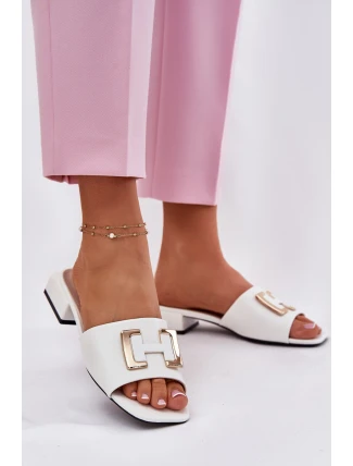 Eleganckie Klapki Damskie Na Klocku Ze Złotym Detalem Vinceza 62229 Białe