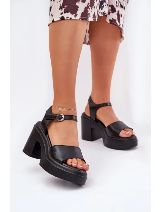 Sandále na podpätku model 209922 Vykročte štýlovo