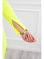 Šaty so zlatou retiazkou žltej neónovej