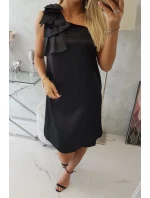 Šaty s mašľou na ramene čiernej Šaty s mašľou na ramene čiernej