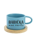 BABIČKA MIMO PREVÁDZKY – modrý hrnček s makrónkou, 200 ml BABIČKA MIMO PREVÁDZKY – modrý hrnček s makrónkou, 200 ml