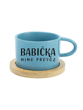 BABIČKA MIMO PREVÁDZKY – modrý hrnček s makrónkou, 200 ml BABIČKA MIMO PREVÁDZKY – modrý hrnček s makrónkou, 200 ml