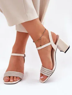 Sandále na podpätku model 213018 Vykročte štýlovo