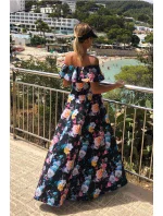 Dlhé dámske čierne šaty s farebnými kvetmi a španielskym výstrihom model 7118058 Dlhé dámske čierne šaty s farebnými kvetmi a španielskym výstrihom model 7118058