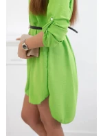 Šaty s dlhším chrbtom a pásom svetlozelenej farby