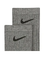 Nike Everyday Cush Crew 6 párov sivých ponožiek SX7666 064 Nike Everyday Cush Crew 6 párov sivých ponožiek SX7666 064