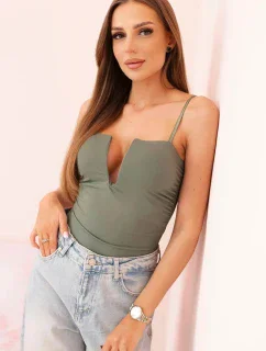 Dámska blúzka bez ramienok, s volánikmi a véčkovým výstrihom svetlej khaki farby