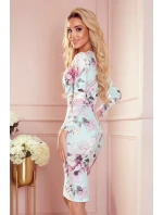 Svetlomodré vypasované dámske šaty so vzorom ružových kvetov, s dlhými rukávmi as preloženým obálkovým výstrihom 387-1 Svetlomodré vypasované dámske šaty so vzorom ružových kvetov, s dlhými rukávmi as preloženým obálkovým výstrihom 387-1