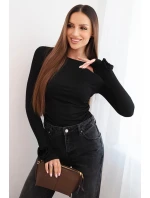Dámska hodvábna blúzka s bočným naberaním čiernej farby