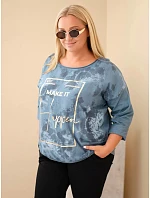 Dámska bavlnená blúzka Plus Size s potlačou a výstrihom do U, džínsovo modrá Dámska bavlnená blúzka Plus Size s potlačou a výstrihom do U, džínsovo modrá