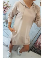 Šaty s kapucňou a dlhším chrbtom béžové