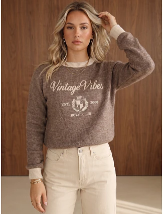 Dámsky sveter s potlačou Vintage Vibes v farbe fango od FashionStreet MY2631 Dámsky sveter s potlačou Vintage Vibes v farbe fango od FashionStreet MY2631