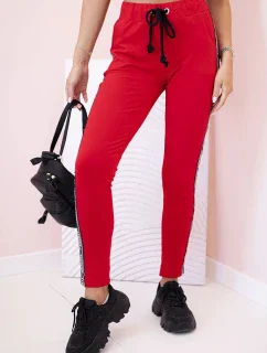 Dámske tepláky s opaskom a šnúrkou na stiahnutie červené