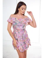 Kvetinové šaty s odhalenými ramenami vo fialovej farbe