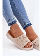 Zamszowe Klapki Damskie Z Przypinkami Vinceza 66741 Beżowe