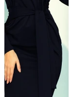 Tmavo modré dámske šaty so širokým opaskom k zaväzovanie model 6703284 Tmavo modré dámske šaty so širokým opaskom k zaväzovanie model 6703284