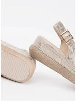 Moderné dámske sandále Jasnobeżowy na plochom podpätku