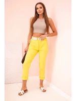 Dámske viskózové nohavice s opaskom a rozšírenými nohavicami tmavo žlté