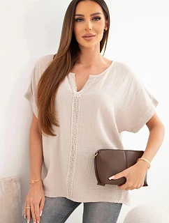 Dámska bavlnená mušelínová blúzka oversize s výstrihom do V a čipkou v béžovej farbe