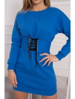 Zateplené šaty s ozdobným pásikom nevädzovo modrej farby