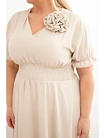 Plus veľkosť dámske šaty s výstrihom do V a zovretým pásom tmavobéžová