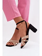 Sandále na podpätku model 226334 Vykročte štýlovo Sandále na podpätku model 226334 Vykročte štýlovo