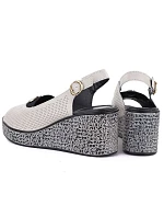 Dámske kožené sandále na platforme béžovej farby S.Barski 7010