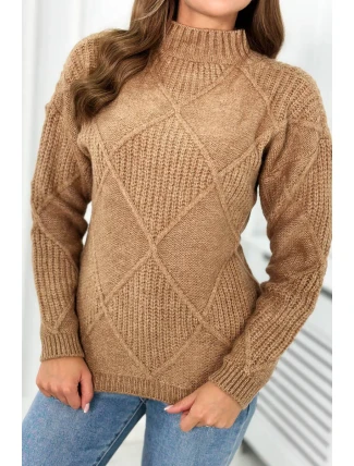 Sveter položený cez hlavu v diamantoch Ťava