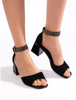 Zaujímavé dámske čierne sandále na širokom podpätku