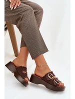 Dámské pantofle na platformě se zlatými sponami čokoládové Renelisse