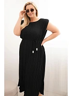 Dámske plus size viskózové plisované šaty s viazaním čierne